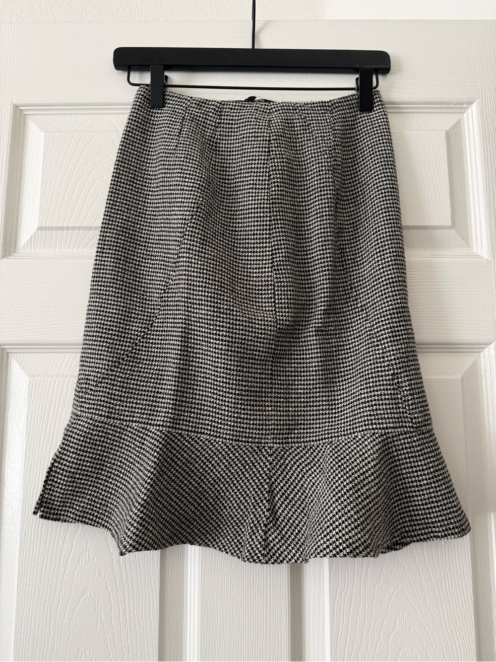 Carlisle Black and White Houndstooth Midi Skirt with Flared Hem